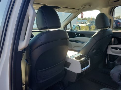 Certified 2024 Kia Carnival EX image 17