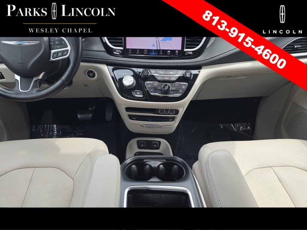 Used 2021 Chrysler Pacifica Touring-L w/ Uconnect Theater Family Group FWD image 11