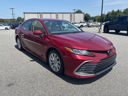 Used 2022 Toyota Camry LE FWD image 11