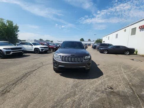 Used 2015 Jeep Grand Cherokee Altitude AWD/4WD image 4