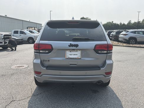 Used 2020 Jeep Grand Cherokee Altitude AWD/4WD image 7