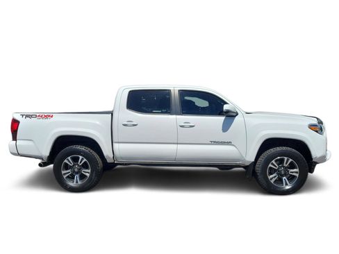Used 2018 Toyota Tacoma TRD Sport AWD/4WD image 2