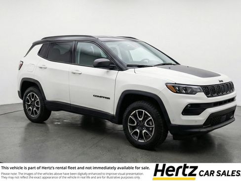 Used 2025 Jeep Compass Trailhawk AWD/4WD image 1