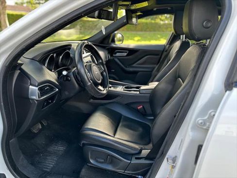 Used 2017 Jaguar F-PACE Premium image 16