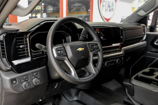 Used 2026 Chevrolet Silverado 2500 LT AWD/4WD image 16