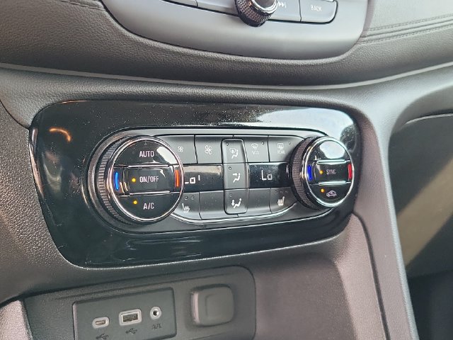 Used 2023 Buick Encore GX Select FWD image 19
