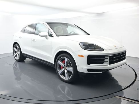 Certified 2024 Porsche Cayenne S AWD/4WD image 17