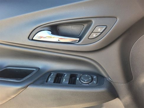 Used 2018 Chevrolet Equinox LT image 23