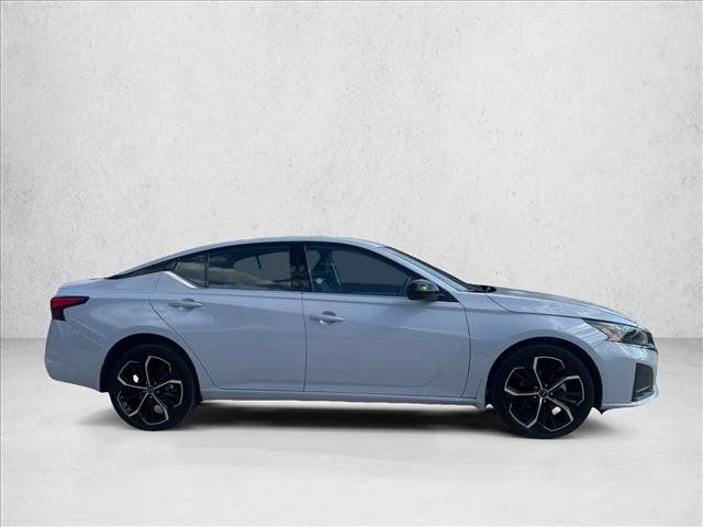 Used 2025 Nissan Altima 2.5 SR AWD/4WD image 4