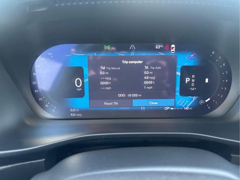 Used 2025 Volvo XC40 B5 Plus AWD/4WD image 17