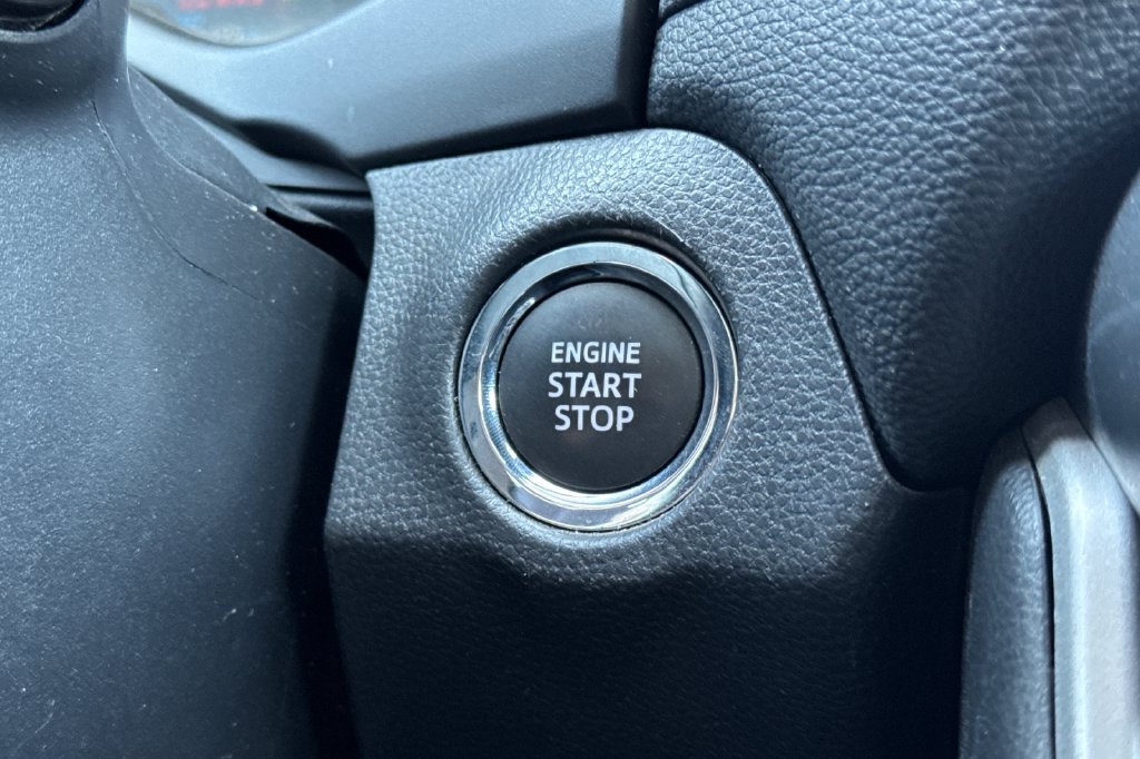 Used 2025 Toyota RAV4 XLE AWD/4WD image 28