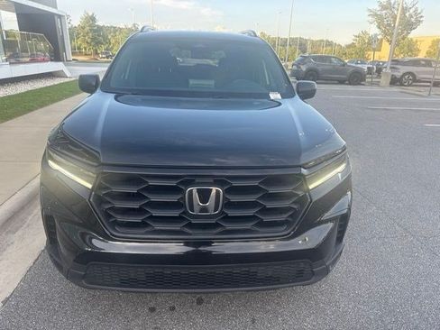 Used 2025 Honda Pilot Sport image 3