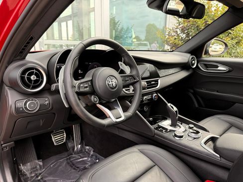 Used 2024 Alfa Romeo Giulia Sprint RWD image 18