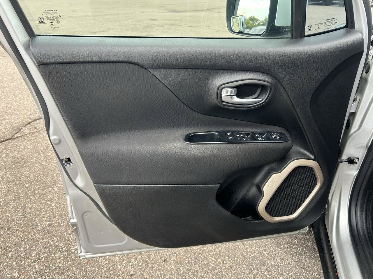Used 2017 Jeep Renegade Latitude w/ Cold Weather Group AWD/4WD image 14