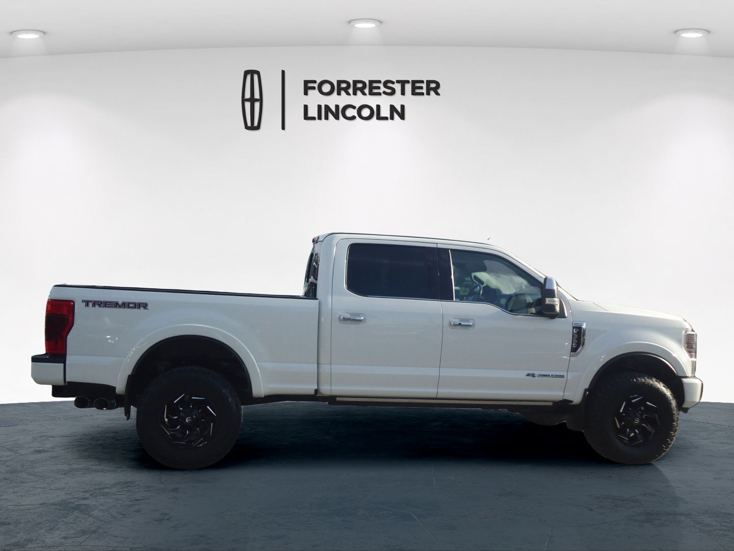Used 2020 Ford F350 Platinum w/ Tremor Off-Road Package AWD/4WD image 2