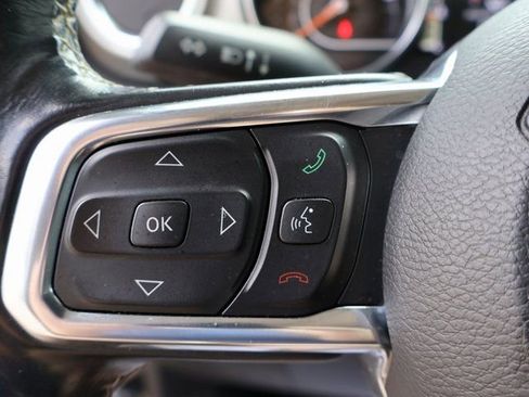 Used 2019 Jeep Wrangler Unlimited Sahara w/ Dual Top Group AWD/4WD image 30