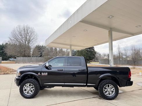 Used 2018 RAM 3500 Laramie Longhorn image 4