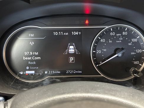 Used 2025 Nissan Versa SV FWD image 38