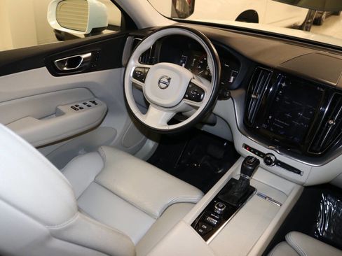 Used 2019 Volvo XC60 T5 Momentum w/ Premium Package image 14