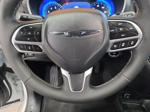 Used 2026 Chrysler Pacifica Select FWD image 21