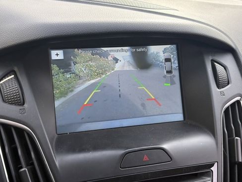 Used 2018 Ford Focus SEL image 16