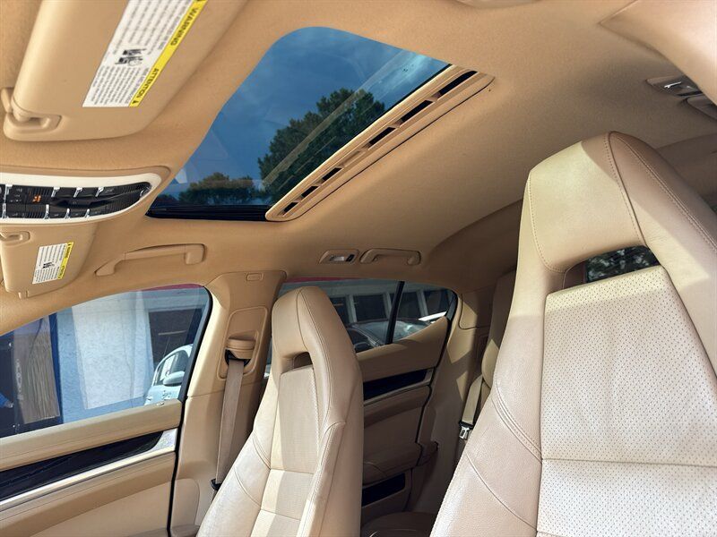Used 2012 Porsche Panamera image 10
