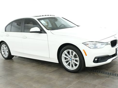 Used 2018 BMW 320i xDrive Sedan w/ Convenience Package AWD/4WD image 6