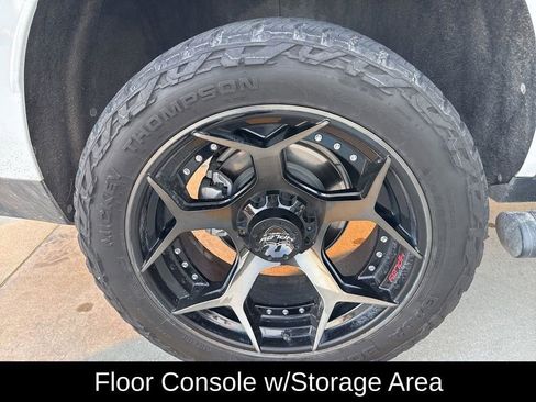 Used 2024 Chevrolet Tahoe Z71 w/ Luxury Package image 25