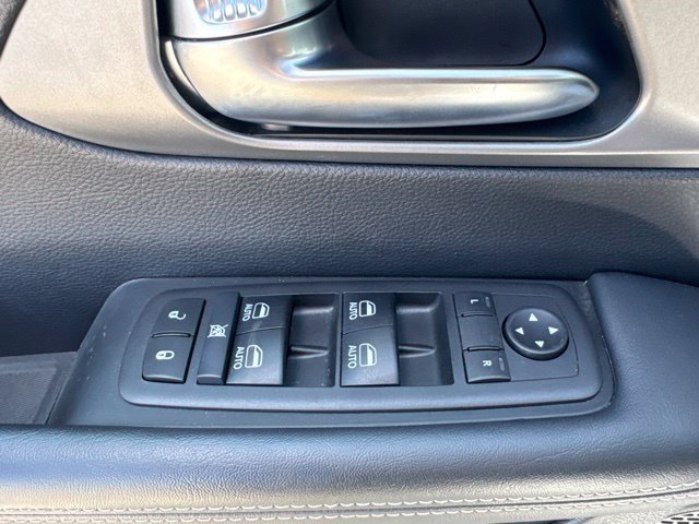 Used 2025 Chrysler Pacifica Select FWD image 9