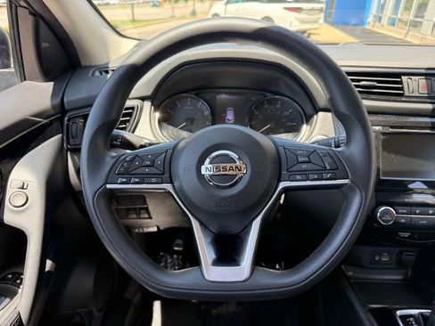 Used 2020 Nissan Rogue Sport SV FWD image 17