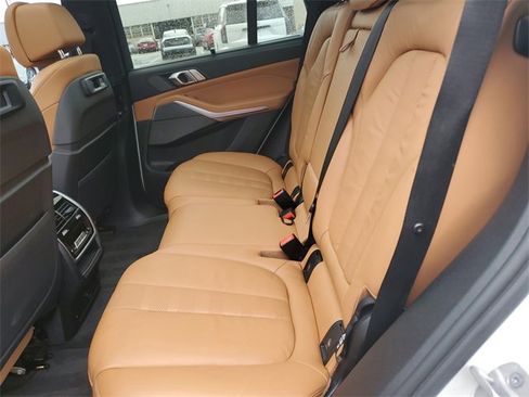 Used 2021 BMW X5 xDrive40i w/ M Sport Package image 31