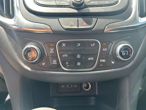 Used 2024 Chevrolet Equinox LT w/ LPO, Floor Liner Package FWD image 39