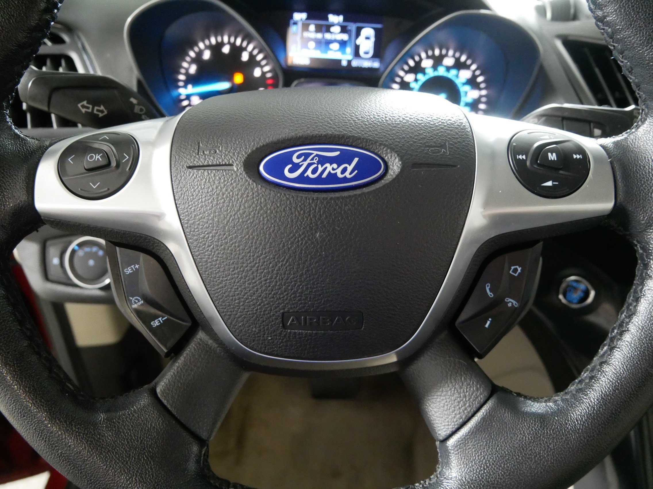 Used 2014 Ford Escape Titanium w/ Equipment Group 401A AWD/4WD image 25