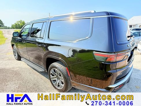 Used 2024 Jeep Wagoneer L Series II w/ Flexible Seating Group AWD/4WD image 4