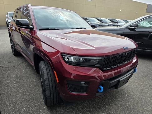 Used 2023 Jeep Grand Cherokee 30th Anniversary image 2