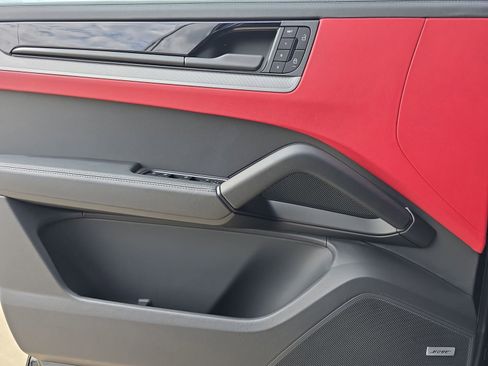 New 2026 Porsche Cayenne S image 21