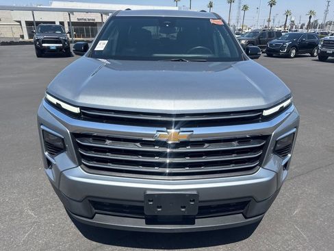 Used 2024 Chevrolet Traverse LT FWD image 5