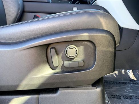 Used 2024 Land Rover Defender 110 S image 36