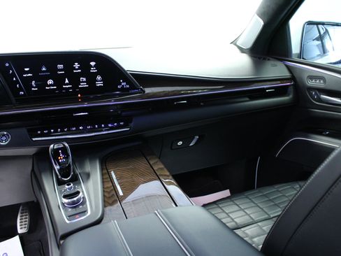Used 2024 Cadillac Escalade ESV Sport Platinum w/ LPO, ONYX Package AWD/4WD image 21