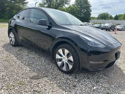 Used 2023 Tesla Model Y Long Range AWD/4WD image 3