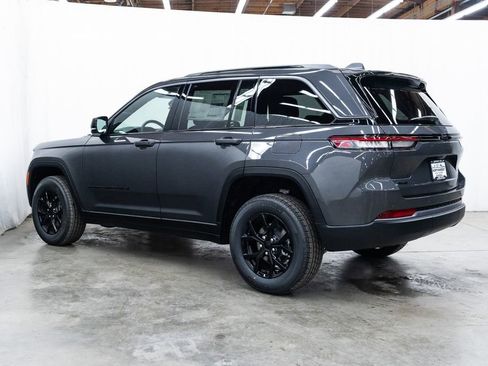 New 2026 Jeep Grand Cherokee 4WD image 4