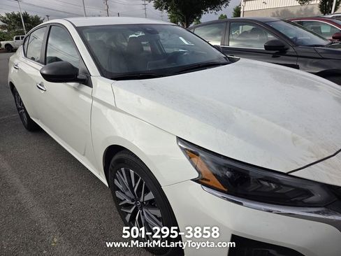 Used 2025 Nissan Altima 2.5 SV FWD image 4