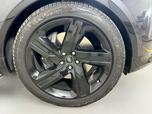 Used 2025 Land Rover Discovery Dynamic SE AWD/4WD image 10