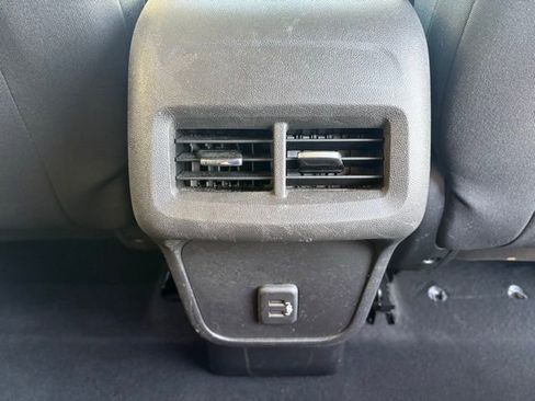 Used 2022 Chevrolet Equinox LT image 29