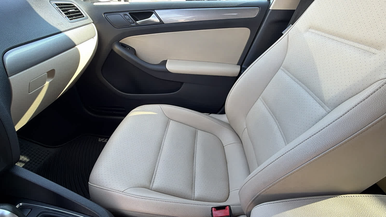 Used 2018 Volkswagen Jetta SE FWD image 12