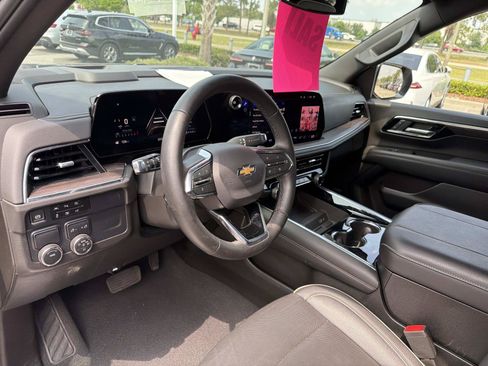 Used 2025 Chevrolet Suburban Premier RWD image 10