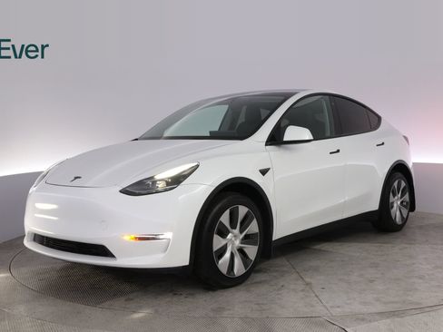 Used 2023 Tesla Model Y Long Range AWD/4WD image 2