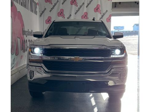 Used 2018 Chevrolet Silverado 1500 LT w/ LT Convenience Package AWD/4WD image 5