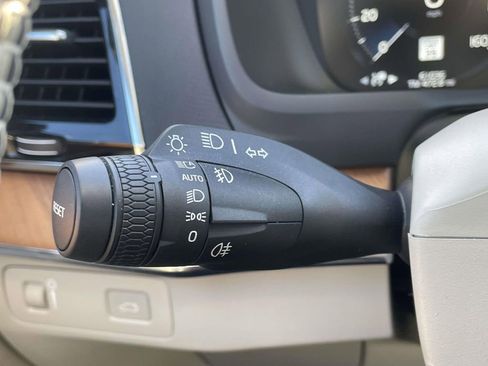 Used 2022 Volvo XC90 T6 Momentum w/ Advanced Package image 24