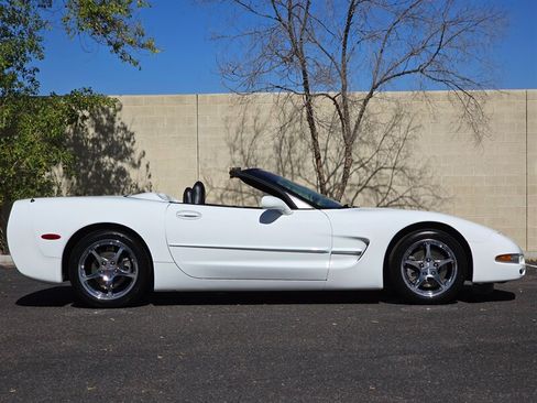 Used 2004 Chevrolet Corvette Convertible w/ Preferred Equipment Group RWD image 13